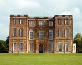 Три сотни свингеров арендовали особняк ничего не подозревавшего британского миллионера