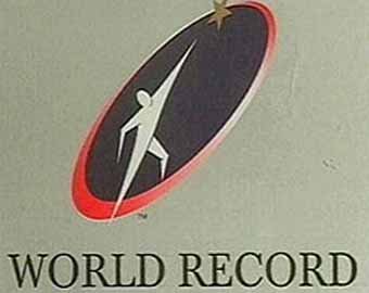 Армянский учитель попал в книгу рекордов, совершив 354 переворота на турнике
