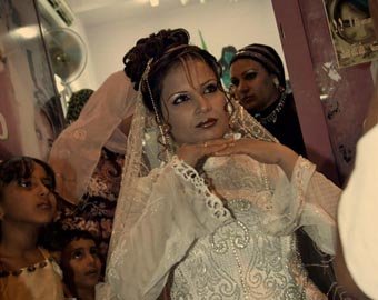 Египетская официантка за полтора месяца семь раз побывала замужем