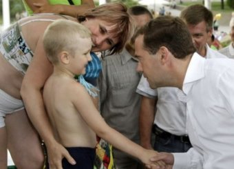 Жительницу Астрахани оштрафовали за мат в присутствии президента Медведева