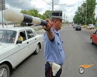 Гаишники вернули женщине угнанный автомобиль … за взятку!
