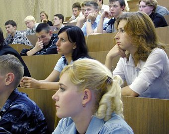 В Тюмени преподаватель вуза вынуждал студентов покупать у него старые вещи — в обмен на хорошие оценки