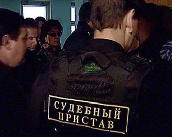 Москвичка хочет засудить приставов, использовавших ее фото как приманку для должников