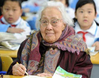 102-летняя китаянка пошла в школу