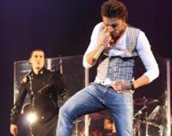 Дима Билан порвал штаны на концерте