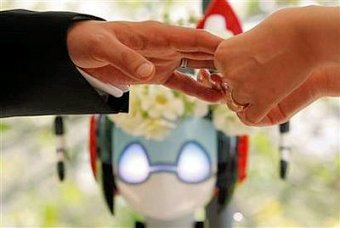 В Японии робот провёл церемонию бракосочетания