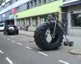 Велосипед из трактора стал хитом на Youtube
