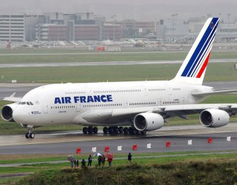 Стюардесса обокрала пассажиров 142 рейсов Air France