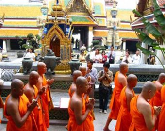 В Камбодже монах снимал на видео обнаженных паломниц