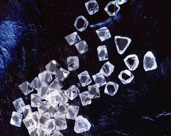 Преступник перехитрил экспертов швейцарской фирмы, подменив бриллианты на леденцы