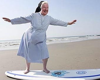 Монахини проведут соревнования по серфингу