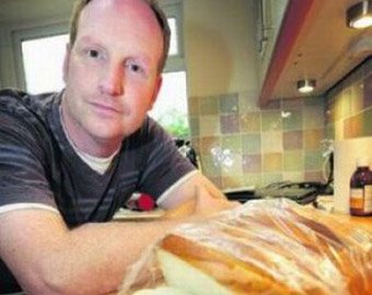 Британцу продали хлеб с мертвой мышкой