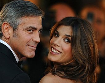 Подружку Джорджа Клуни на пляже засняли папарацци