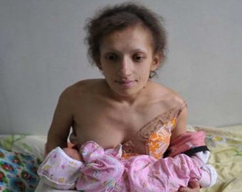 Стала мамой самая маленькая женщина Европы