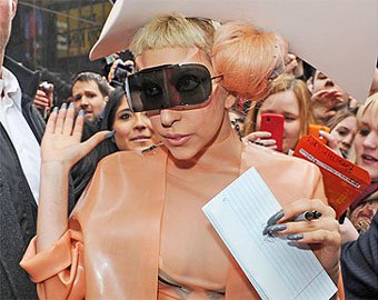 Lady GaGa нарядилась в презерватив