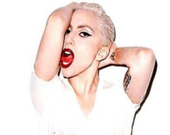 Леди Гага обнажилась и призналась в любви к геям