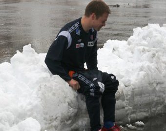 Норвежский тренер посадил футболистов голыми в снег