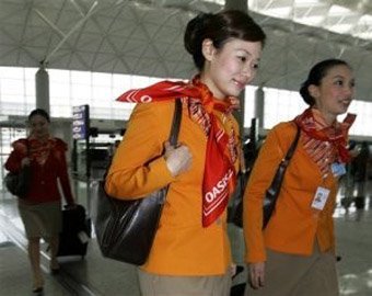 Гонконгских стюардесс отправили учить кунг-фу