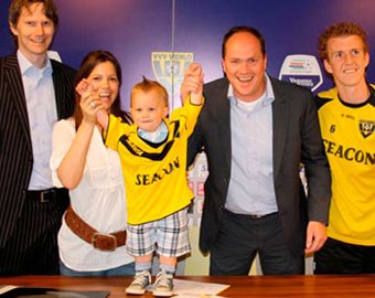 Малыш подписал 10-летний контракт с футбольным клубом