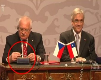 Чехи начали сбор ручек для своего президента-клептомана