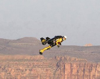 Экстремал пролетел над Гранд-Каньоном на самодельных крыльях