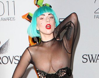 Lady Gaga станцевала голышом на вручении премий модным дизайнерам