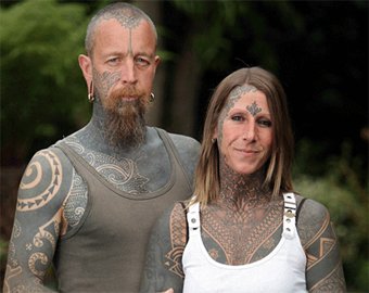 Празднуя развод, британка покрылась татуировками