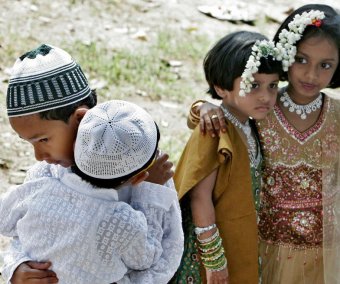 Индийские врачи "переделали" 300 девочек в мальчиков