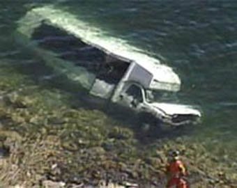 В Канаде на дне озера нашли лимузин за