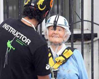 97-летняя британка увлеклась альпинизмом