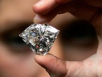 Грабитель проглотил бриллиант за 12 тысяч евро
