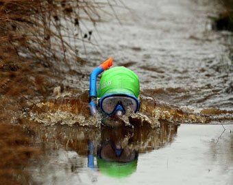 Британец установил рекорд по нырянию с трубкой в болоте