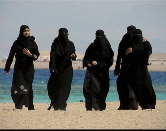 В Махачкале открылся первый шариатский пляж для женщин