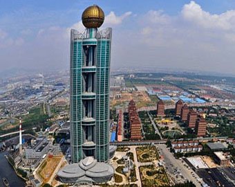 В богатой китайской деревне построили 328-метровый небоскреб