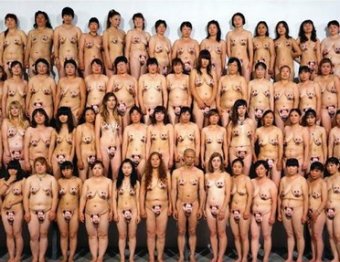 Китайцы устроили массовый "голый протест"