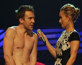 Голый фанат развлек экс-невесту Кличко на MTV Europe Music Awards 2011