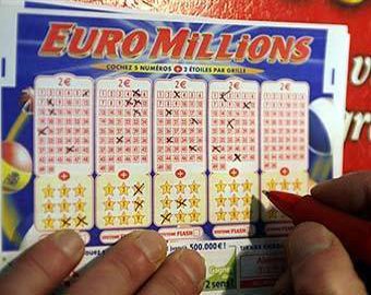 Победитель лотереи подарил другу миллион