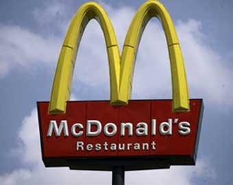 Сотруднику McDonald"s грозит 20 лет тюрьмы за плевки в чай