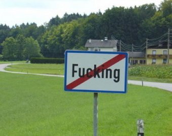 Жители деревни Fucking не собираются менять название
