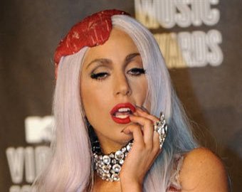Леди Гага показала новое платье из мяса