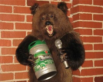 Медведи вломились в дом и выпили 100 банок пива