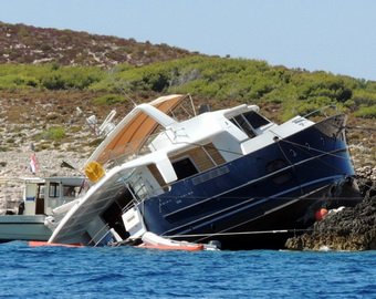 Россиянин на яхте протаранил хорватский остров