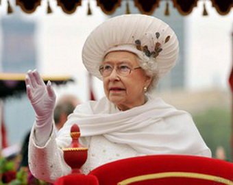 Британская королева ищет в интернете горничную с зарплатой