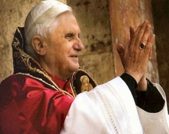 Папа Римский благословил топливные баки «Харлеев»
