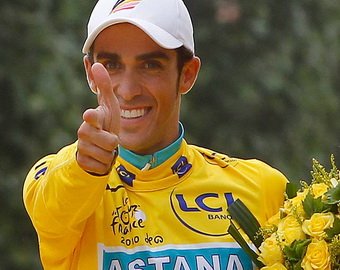 Победитель "Тур де Франс" отвлекся на обнаженную модель