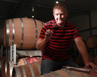 Австралийский винодел возрождает древние традиции, собирая урожай в голом виде
