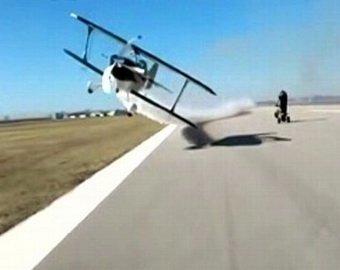 Пилот самолета своим трюком довел до истерики  оператора