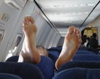 Пьяного пассажира самолета примотали скотчем к сиденью