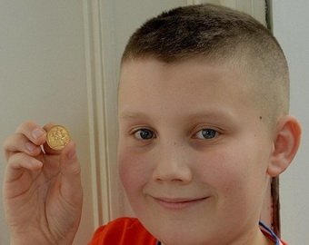 Школьник получил монету викторианской эпохи на сдачу в магазине