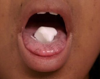 Американка съедает 15 дезодорантов в месяц